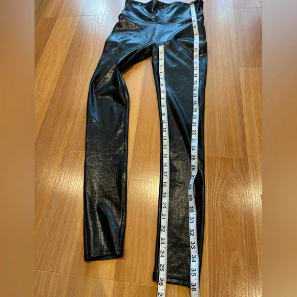 SPANX Faux Leather Croc Leggings In Chocolate SP - Picture 6 of 11